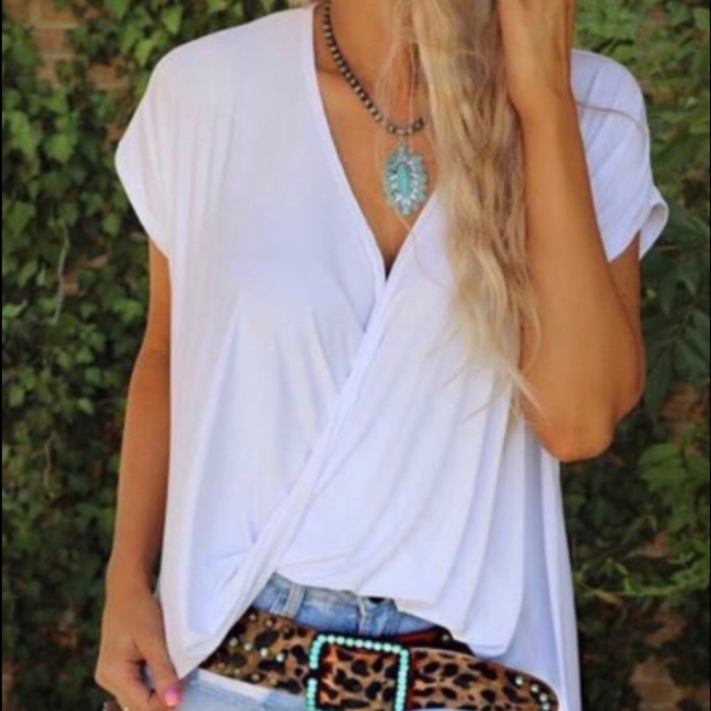 Blooms In The City Surplice Hi-Lo White Stretch Knit Top Size Medium